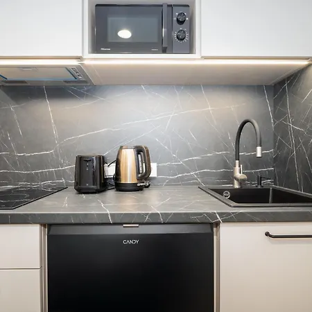 Airport-bus - 13 North - Family 9 *