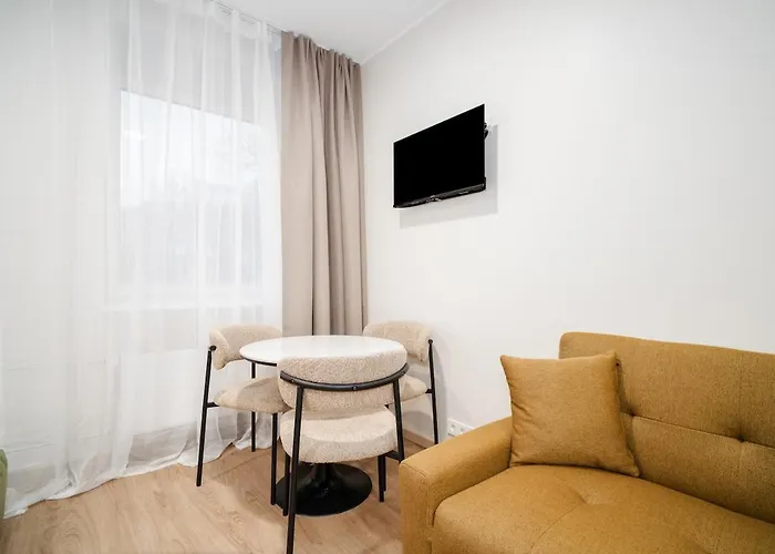 Airport-bus - 13 North - Family 9 * 塔林