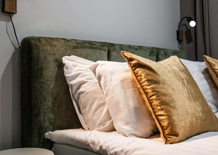 Airport-bus - 13 North - Family 9 *