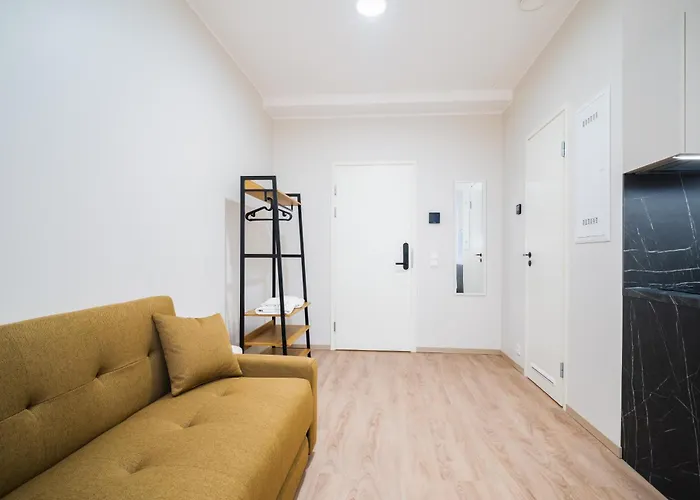 Airport-bus - 13 North - Family 9 Tallin