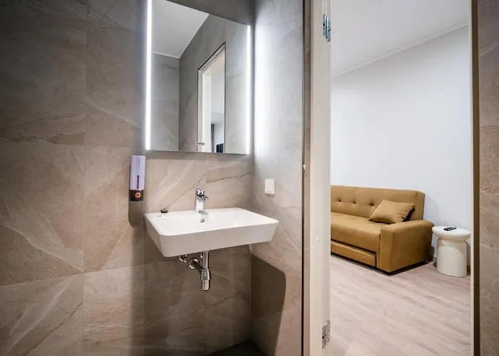 Airport-bus - 13 North - Family 9 Apartman *