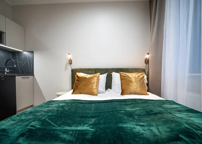 Airport-bus - 13 North - Family 9 Tallinn