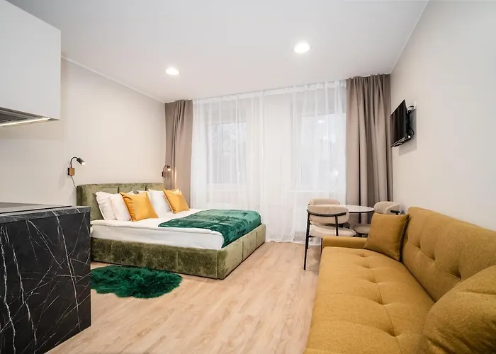 Airport-bus - 13 North - Family 9 * تالين